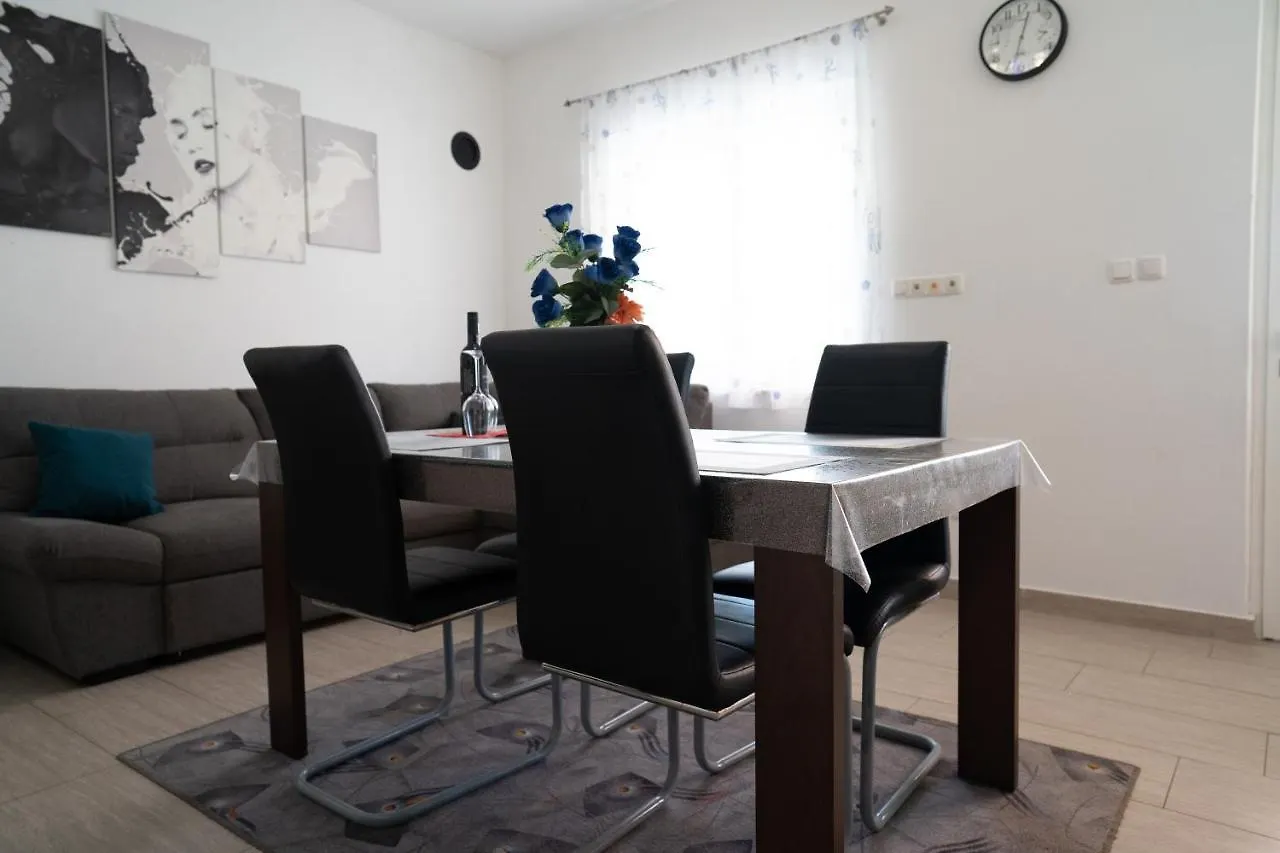 Apartment Mladen Biograd Na Moru